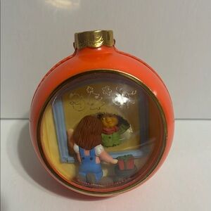 Hallmark Keepshake 1984 Holiday Peek Pee Ornament with Playful Scene
